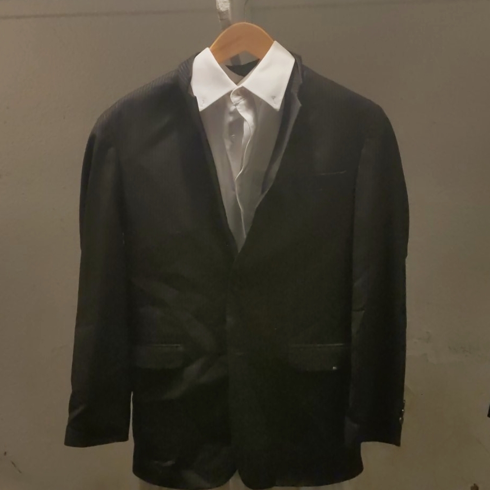 Suit two white t-shirts and a pair of black pants
